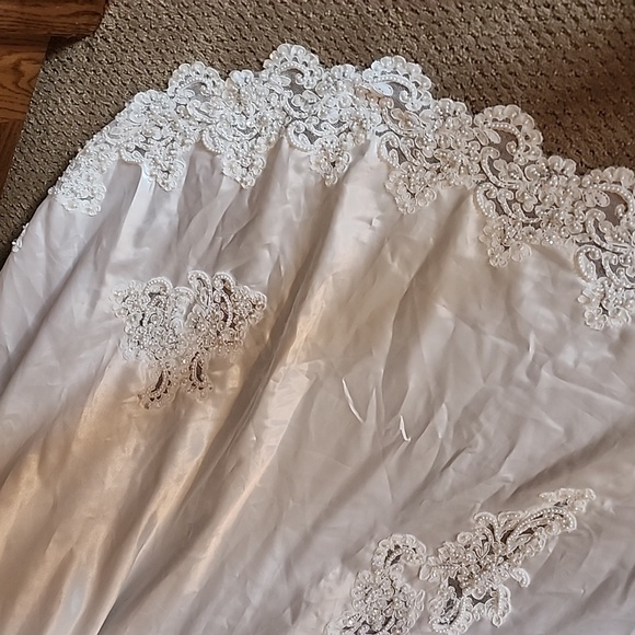 Vtg Victorian Wedding gown absolutely stunning with long train sold as is due to - Picture 11 of 13